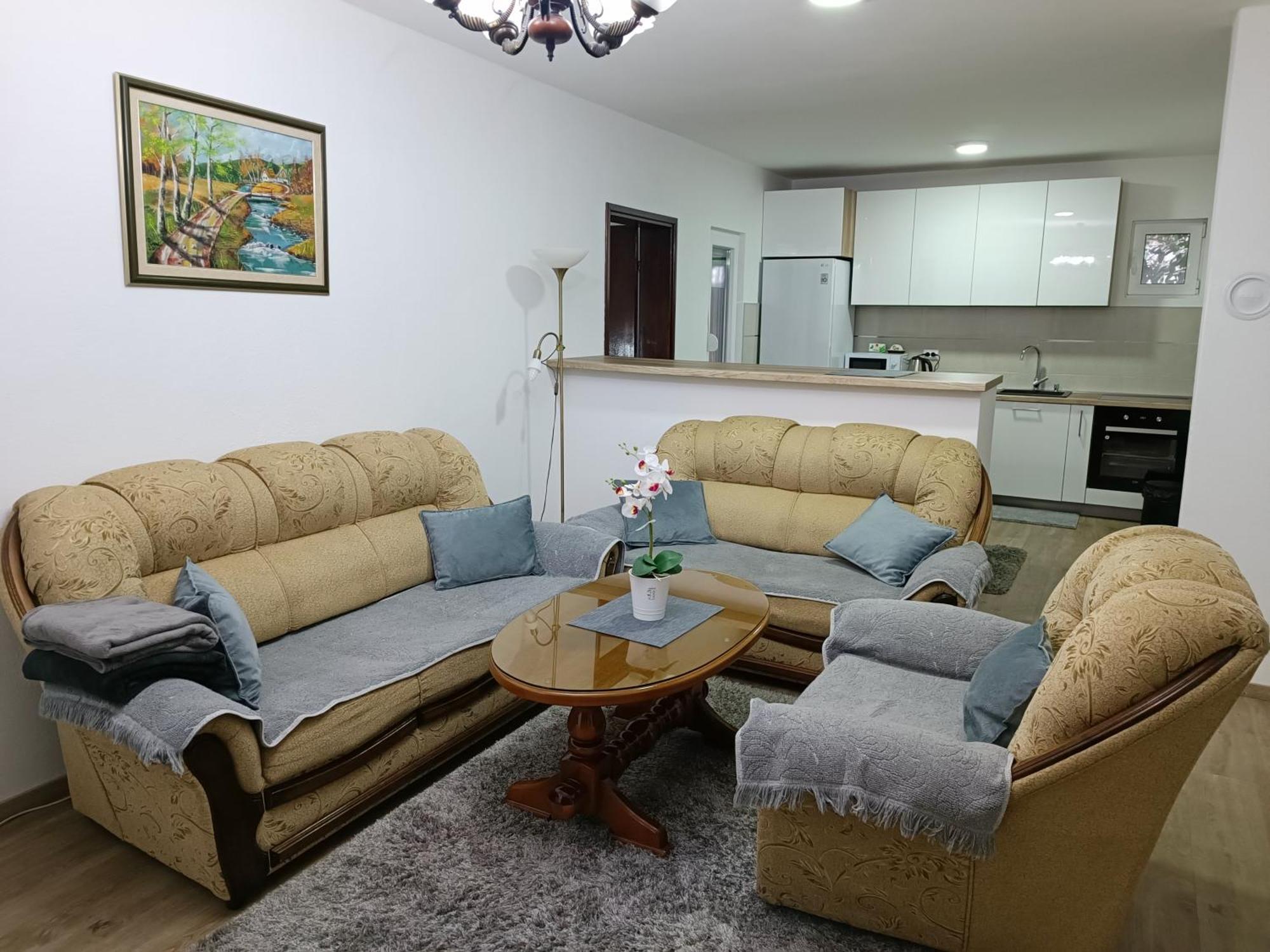 Entire House Floor - 2-Bedroom Cozy & Peaceful Apartment Podgorica Exterior photo