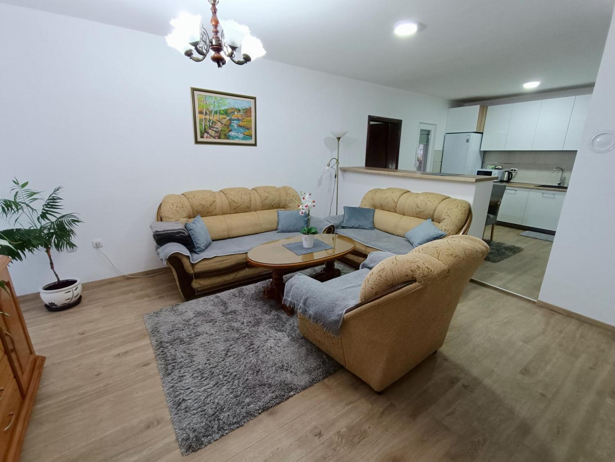 Entire House Floor - 2-Bedroom Cozy & Peaceful Apartment Podgorica Exterior photo