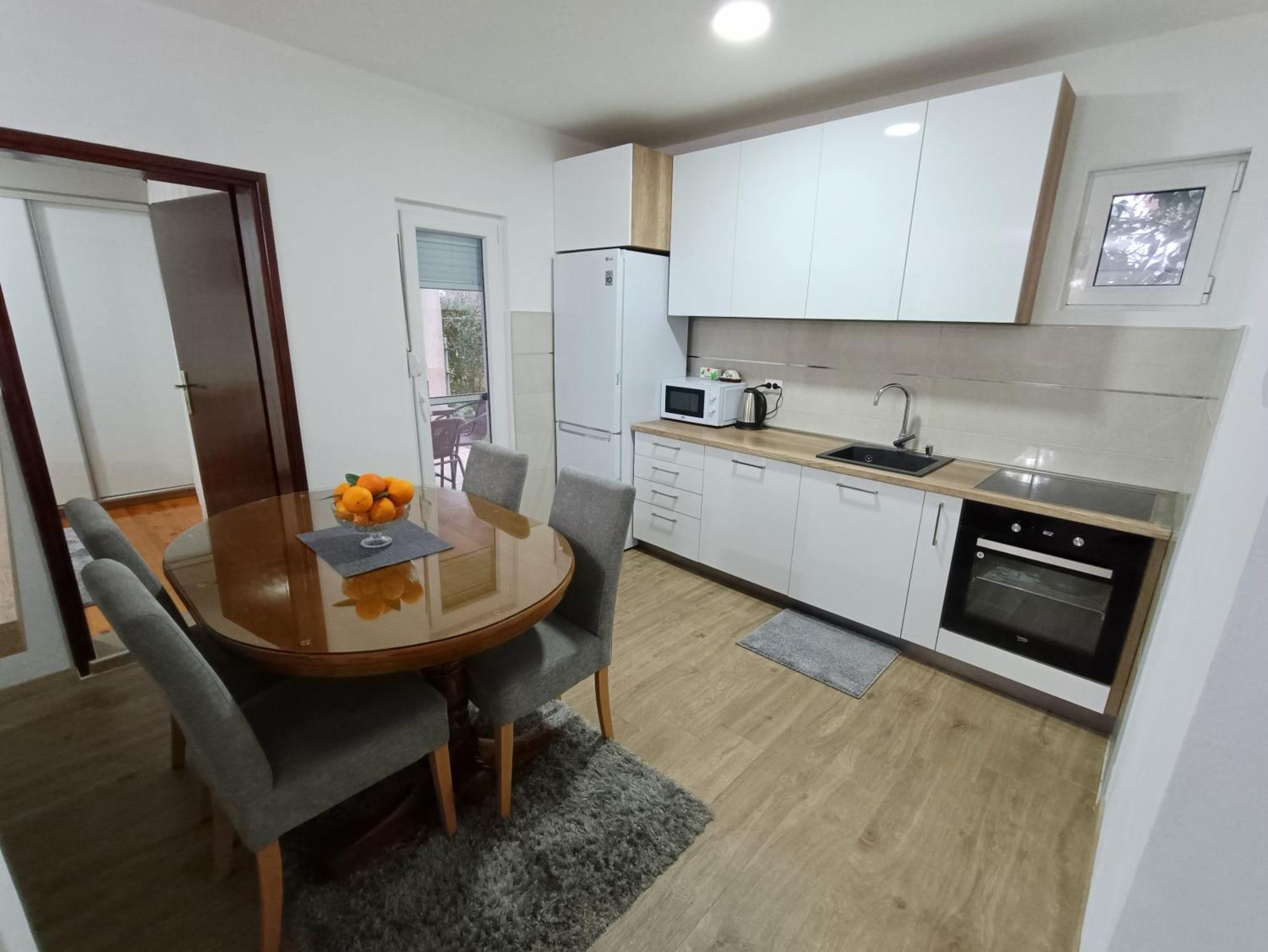 Entire House Floor - 2-Bedroom Cozy & Peaceful Apartment Podgorica Exterior photo