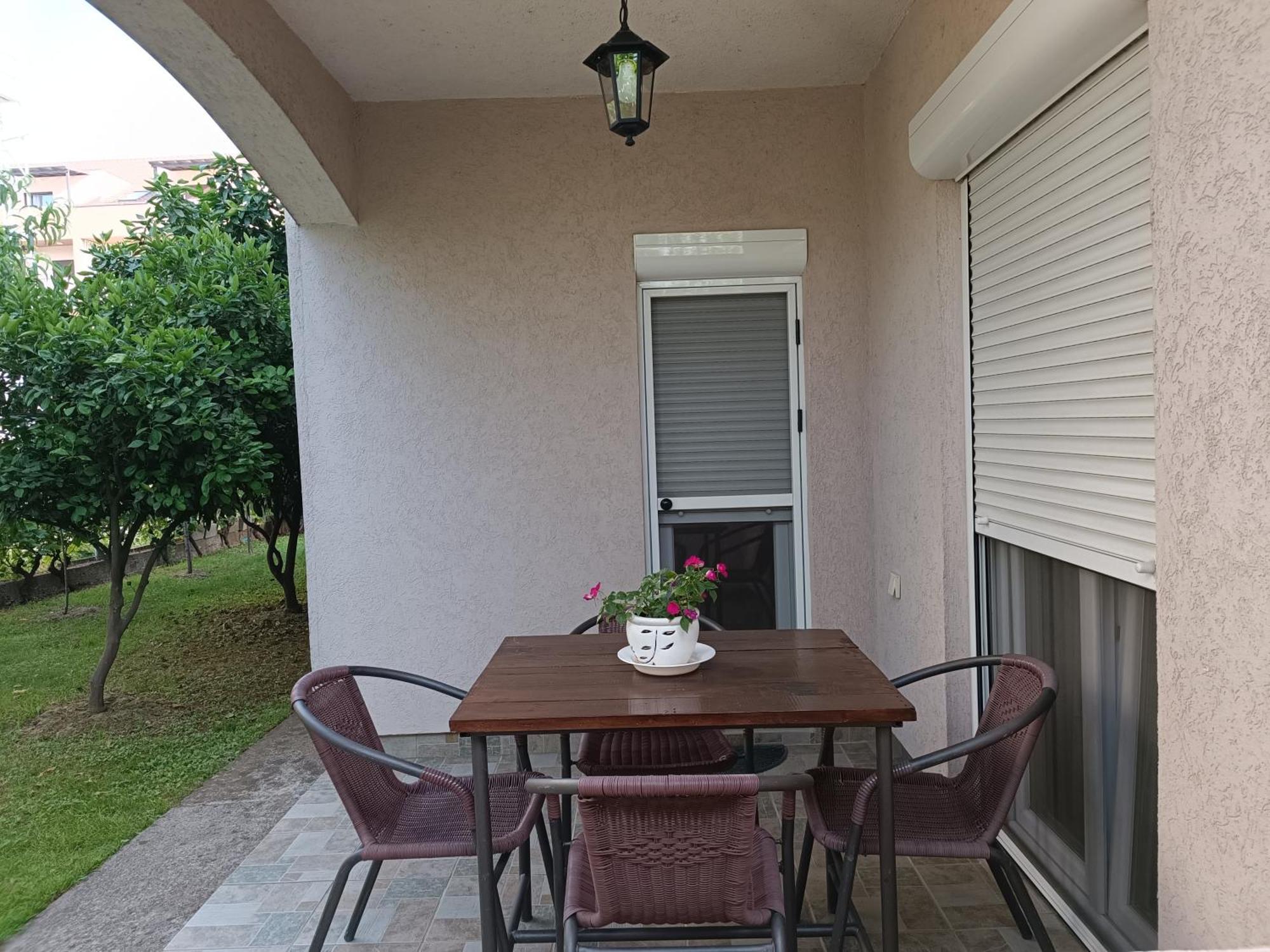Entire House Floor - 2-Bedroom Cozy & Peaceful Apartment Podgorica Exterior photo