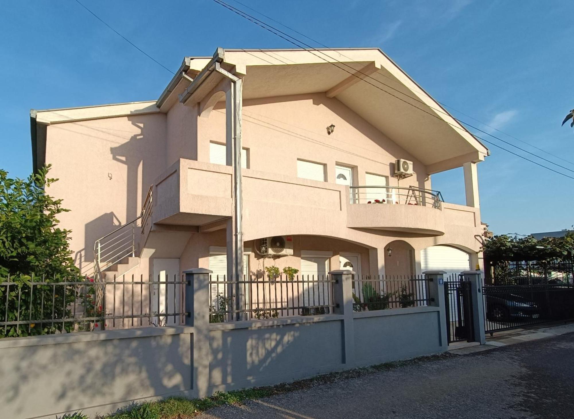 Entire House Floor - 2-Bedroom Cozy & Peaceful Apartment Podgorica Exterior photo